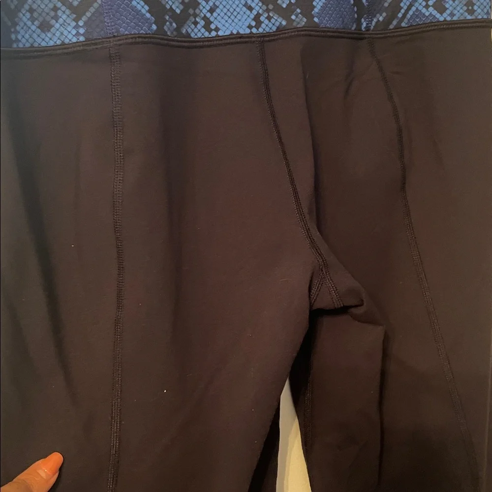 Lululemon Black Yoga Wide Leg‎ Pants with Blue Patterned Waistband 31” Inseam